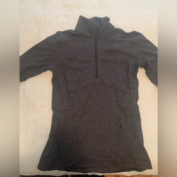 dark grey lululemon long sleeve shirt - Picture 4 of 10